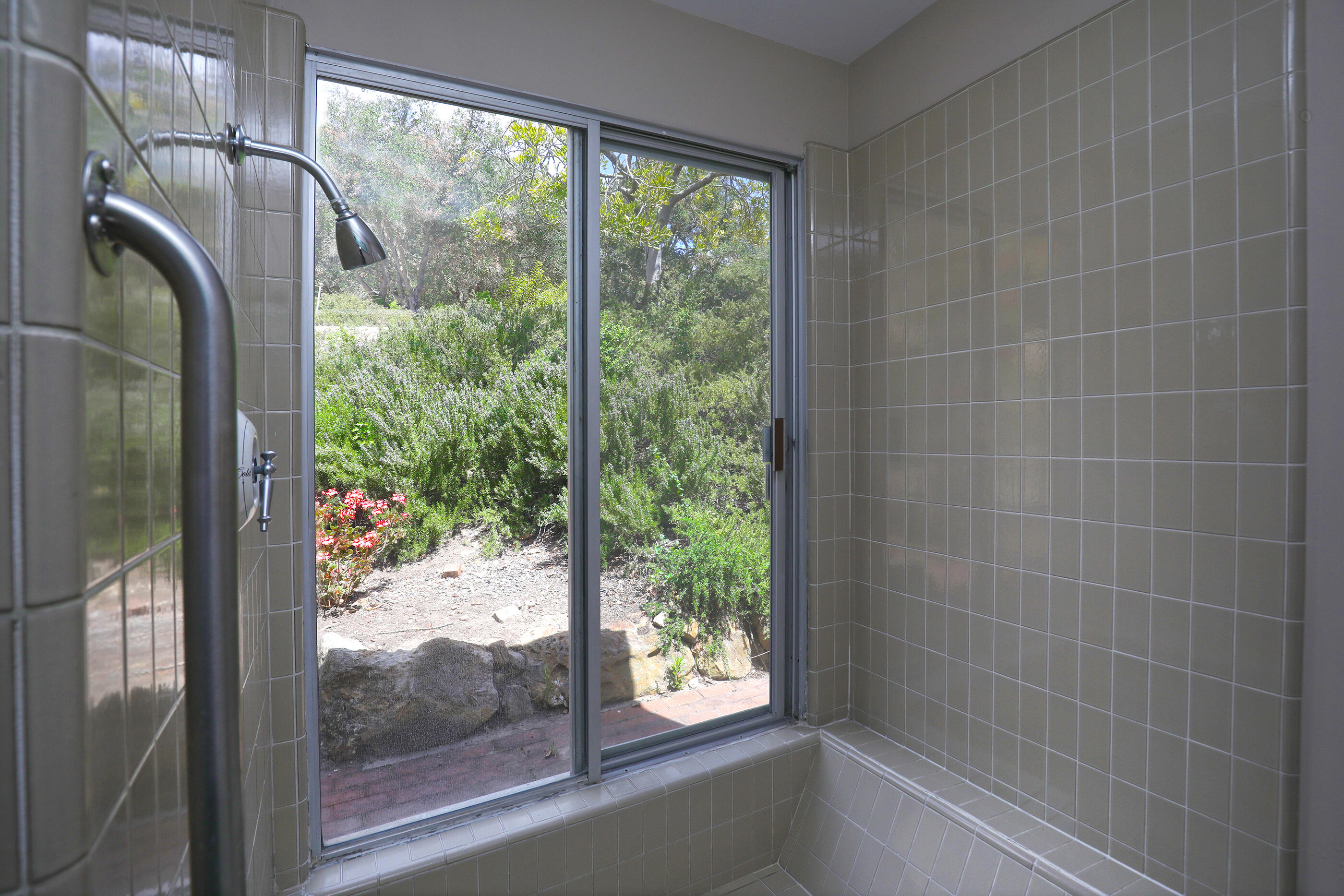 1986 Arriba Street Carpinteria, CA 93013 - Photo 19 of 35 a bathroom with a bathtub and shower