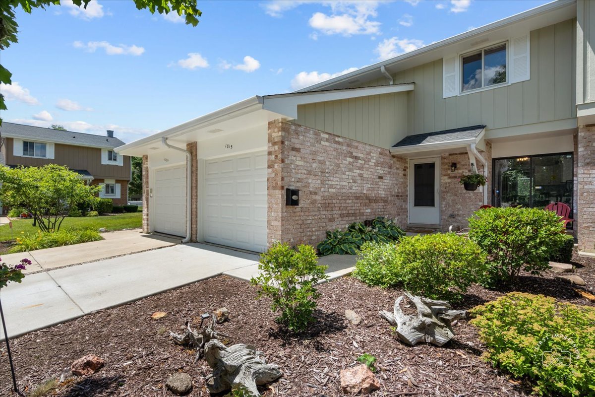 1015 Heathrow Court Wheaton, IL 60189 - Photo 2 of 18 a front view of a house with plants