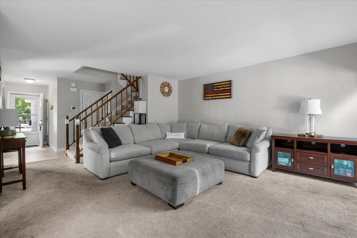 1015 Heathrow Court Wheaton, IL 60189 - Photo 8 of 18 a living room with furniture and a lamp