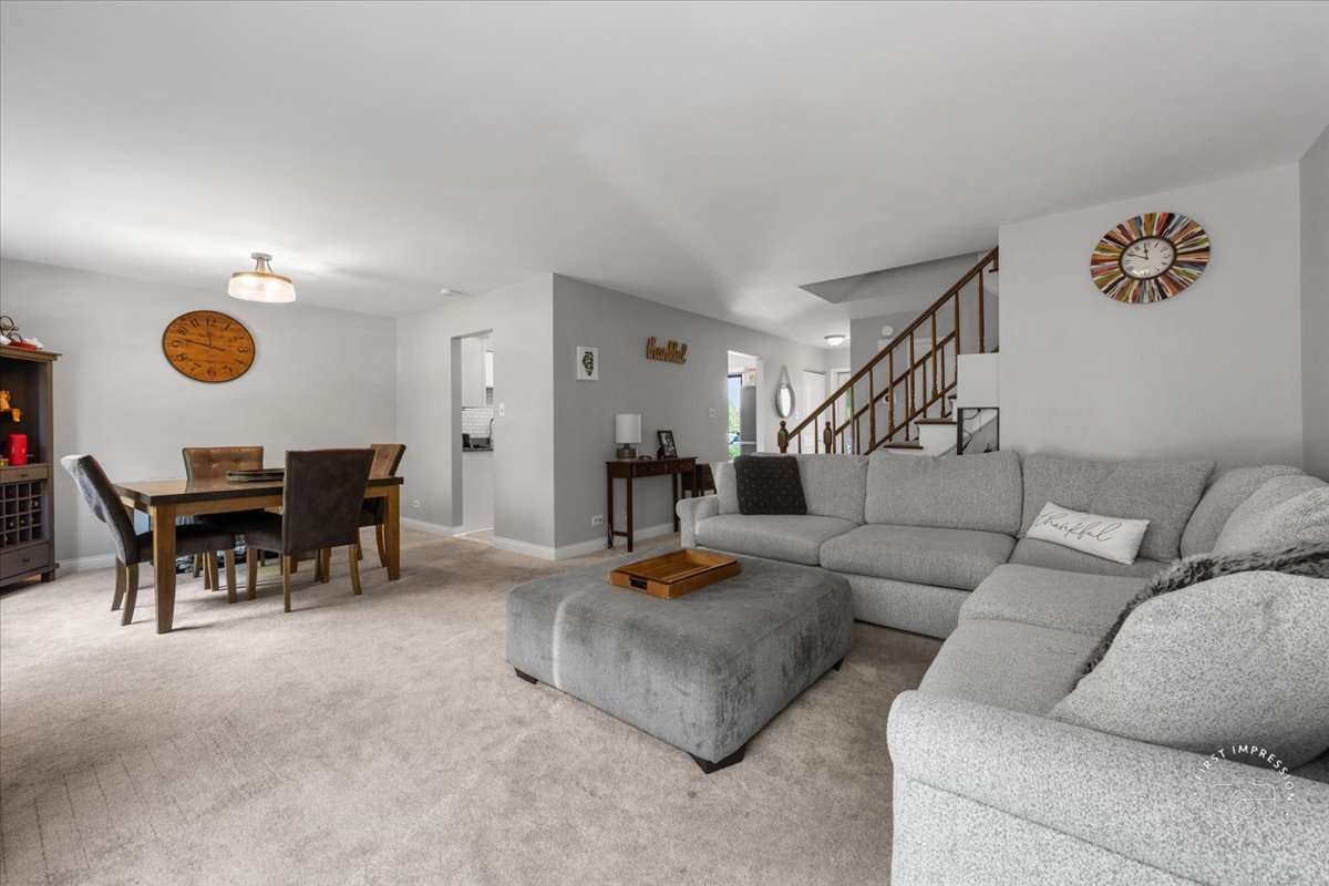 1015 Heathrow Court Wheaton, IL 60189 - Photo 9 of 18 a living room with furniture and kitchen view