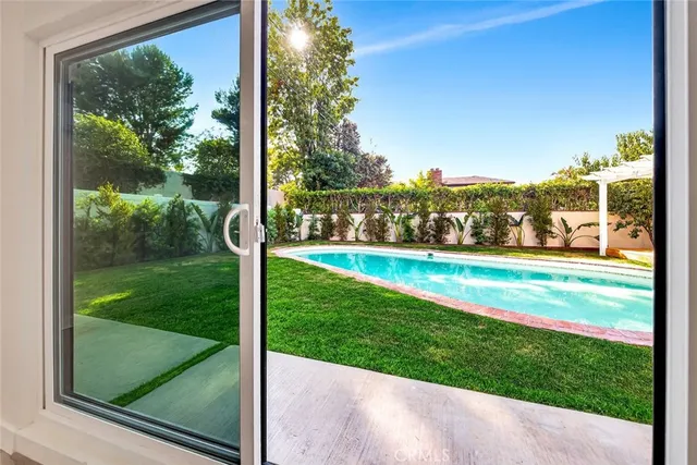 $1,299,000 | 19434 Calvert Street, Tarzana, CA 91335