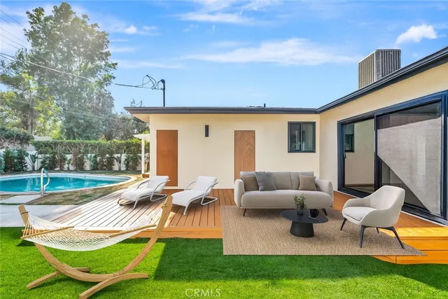$1,299,000 | 19434 Calvert Street, Tarzana, CA 91335