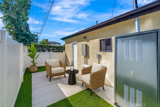 $1,299,000 | 19434 Calvert Street, Tarzana, CA 91335