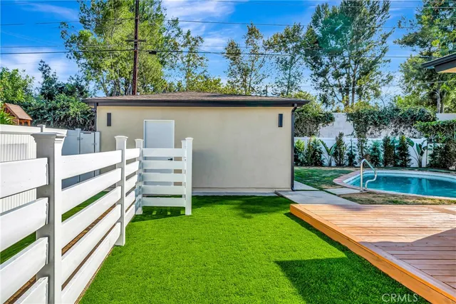 $1,299,000 | 19434 Calvert Street, Tarzana, CA 91335