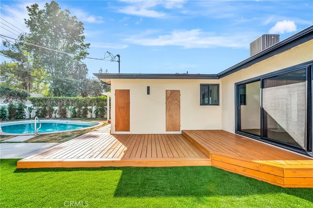 $1,299,000 | 19434 Calvert Street, Tarzana, CA 91335