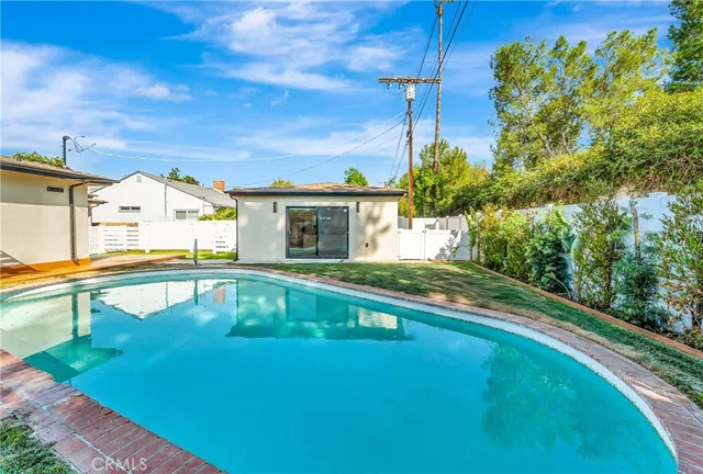 $1,299,000 | 19434 Calvert Street, Tarzana, CA 91335