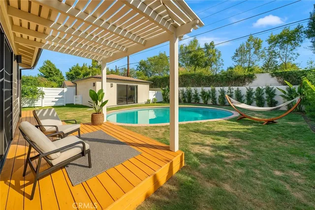 $1,299,000 | 19434 Calvert Street, Tarzana, CA 91335