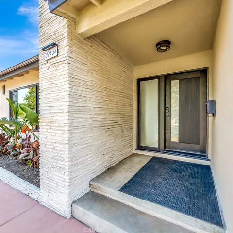 $1,299,000 | 19434 Calvert Street, Tarzana, CA 91335
