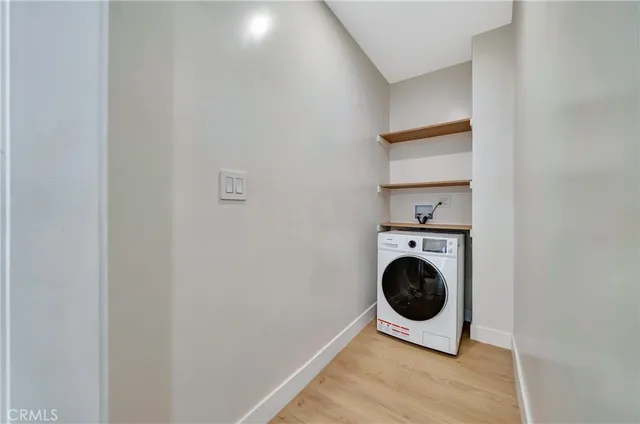 $1,299,000 | 19434 Calvert Street, Tarzana, CA 91335