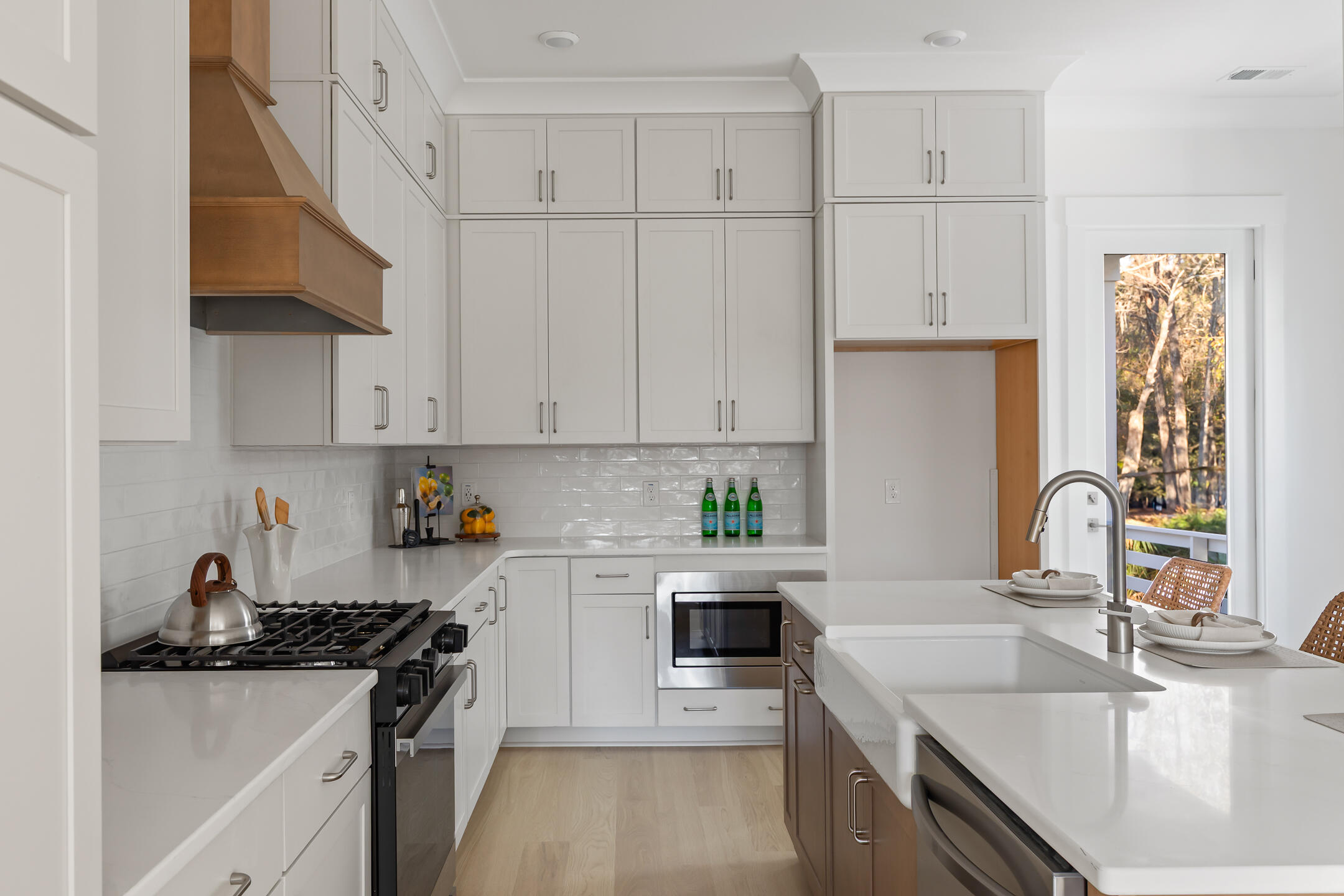 1340 Lucinda Street Mount Pleasant, SC 29466 - Photo 6 of 19 Cabinets to Ceiling