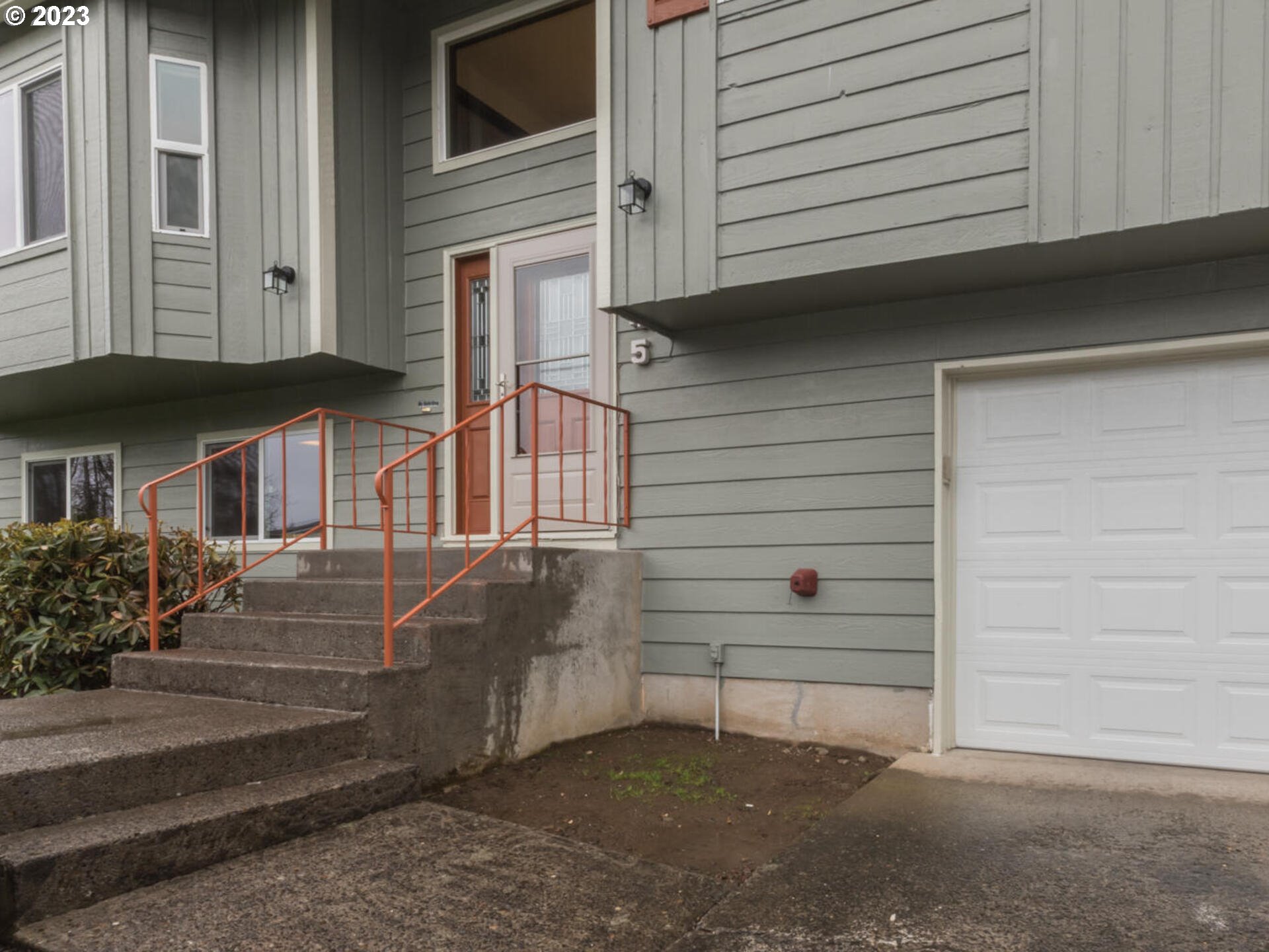 3845 Northeast Rene Avenue Gresham, OR 97030 - Photo 3 of 32 Gallery Image 3