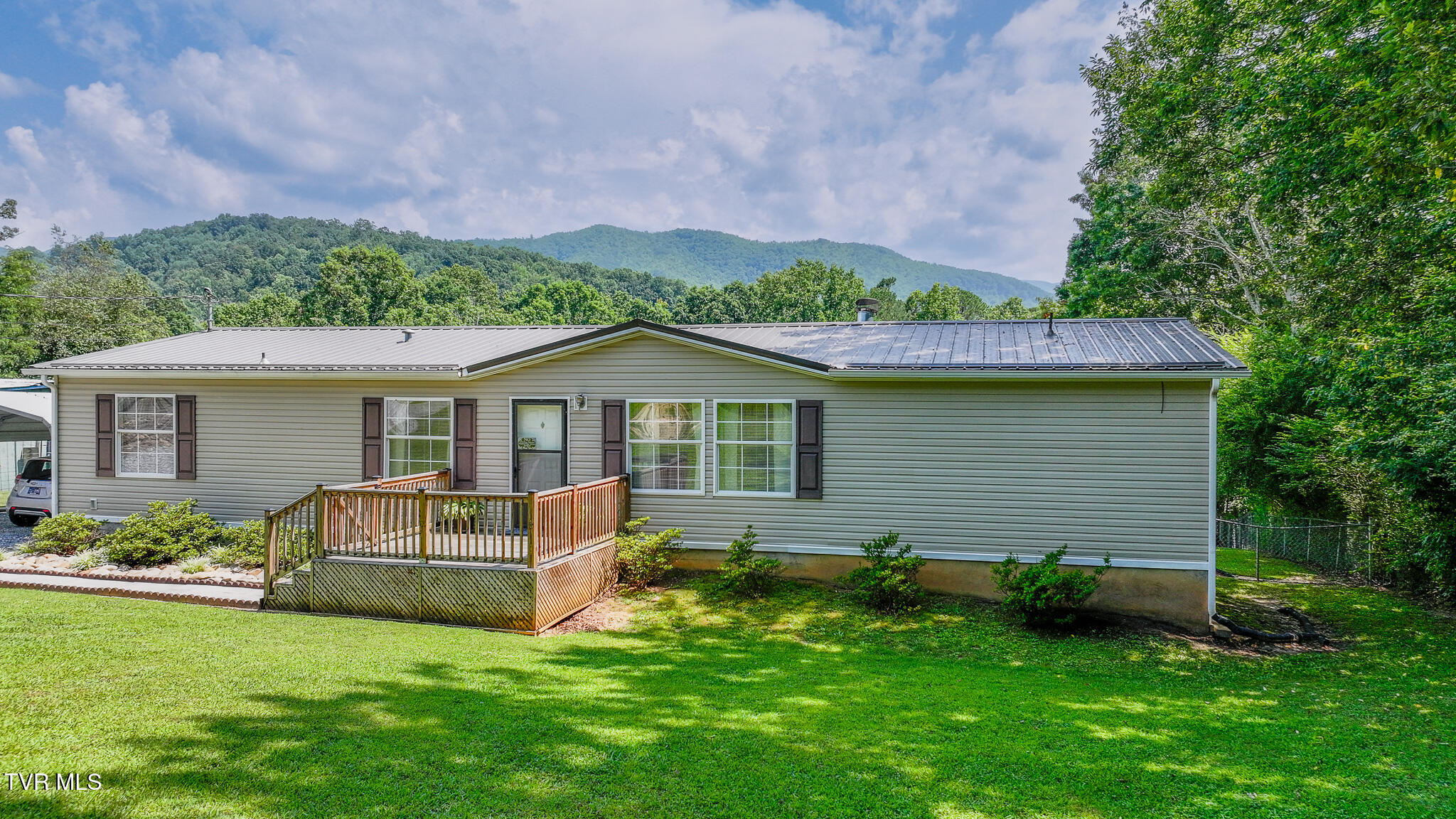 1070 Bill Martin Road Afton, TN 37616 - Photo 1 of 33 msin