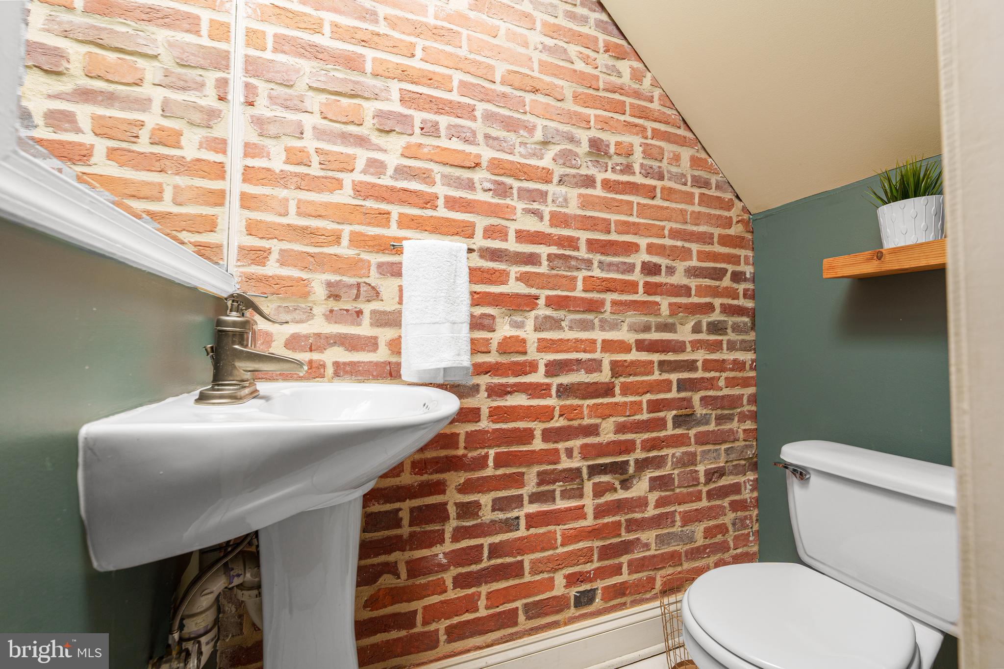 1246 William Street Baltimore, MD 21230 - Photo 12 of 45 Main level half bath