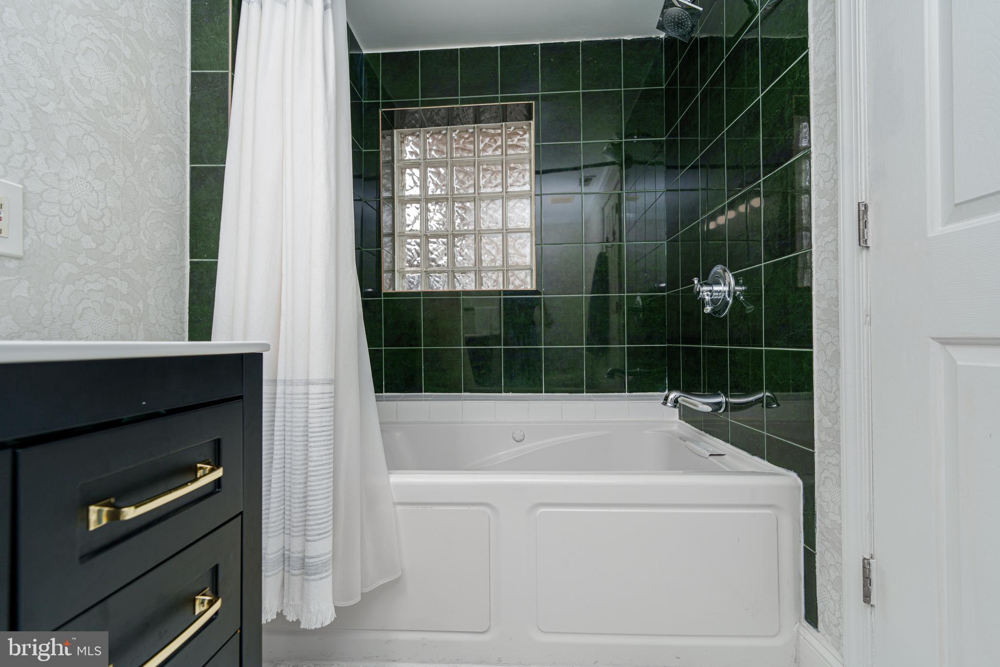 1246 William Street Baltimore, MD 21230 - Photo 25 of 45 2nd floor ensuite full bath