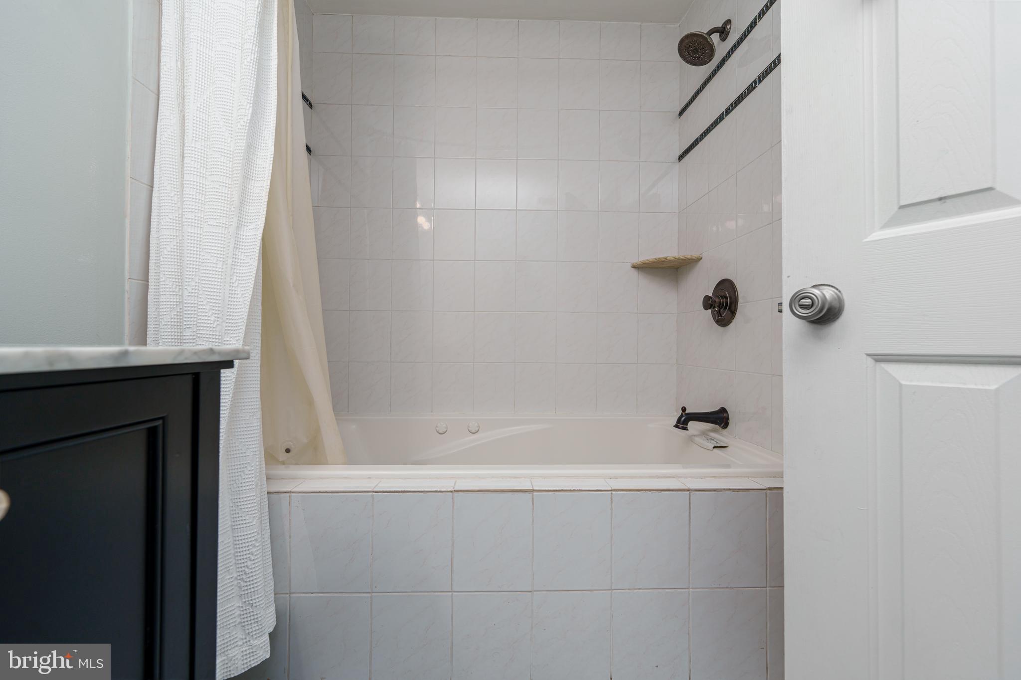 1246 William Street Baltimore, MD 21230 - Photo 35 of 45 3rd floor en suite bath