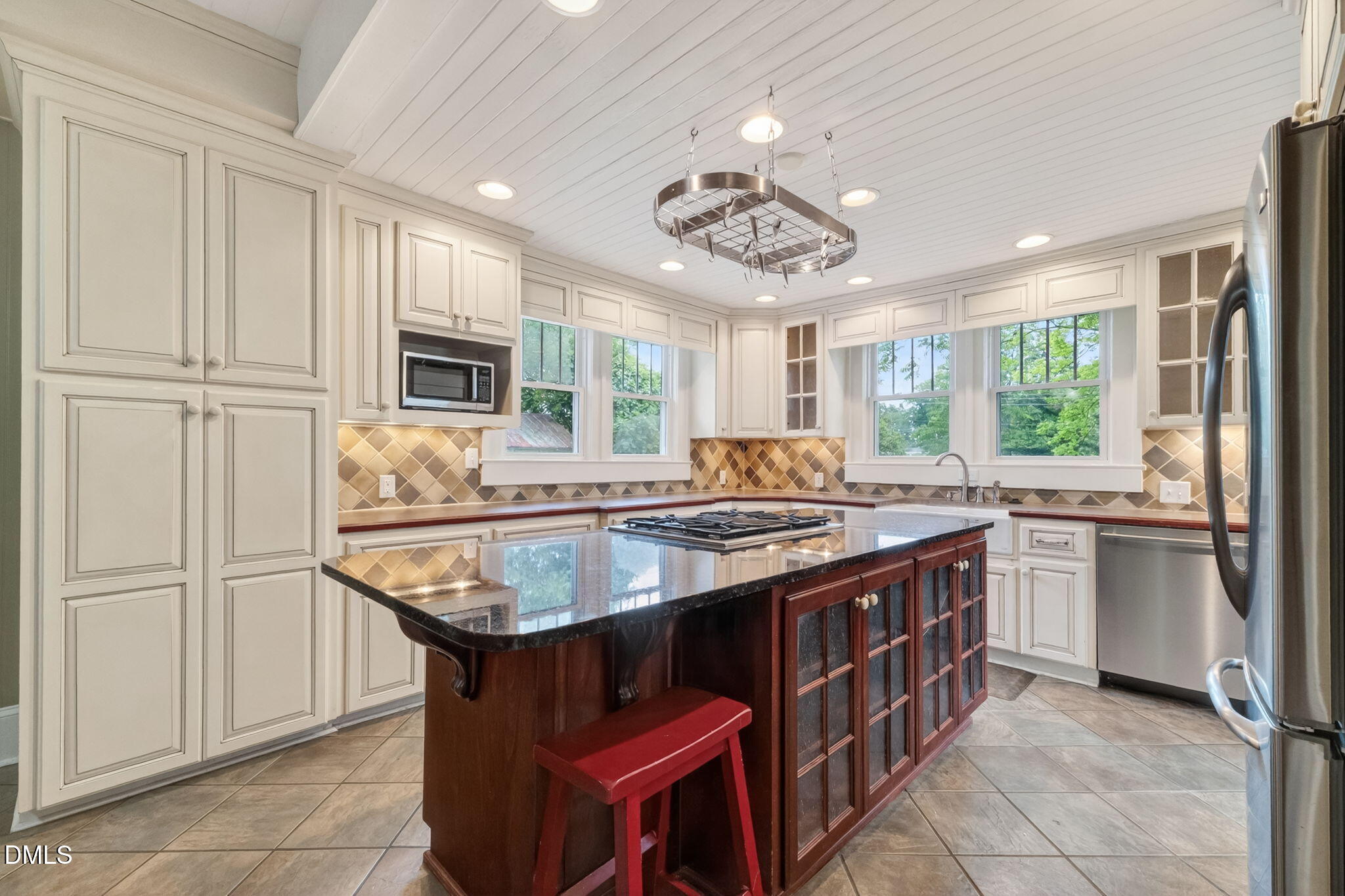 804 West Main Street Benson, NC 27504 - Photo 25 of 100 25-web-or-mls-DSC00074