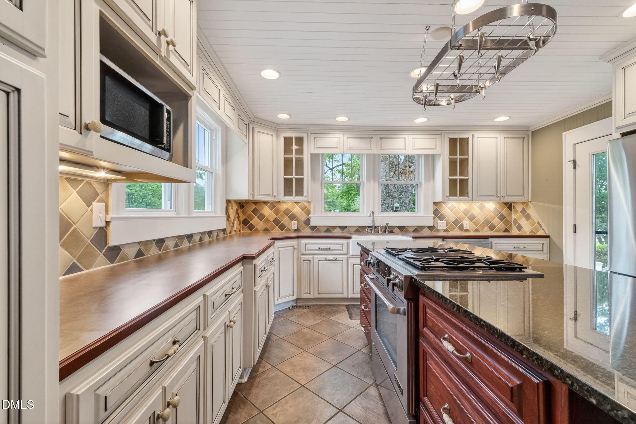 804 West Main Street Benson, NC 27504 - Photo 27 of 100 27-web-or-mls-DSC00083