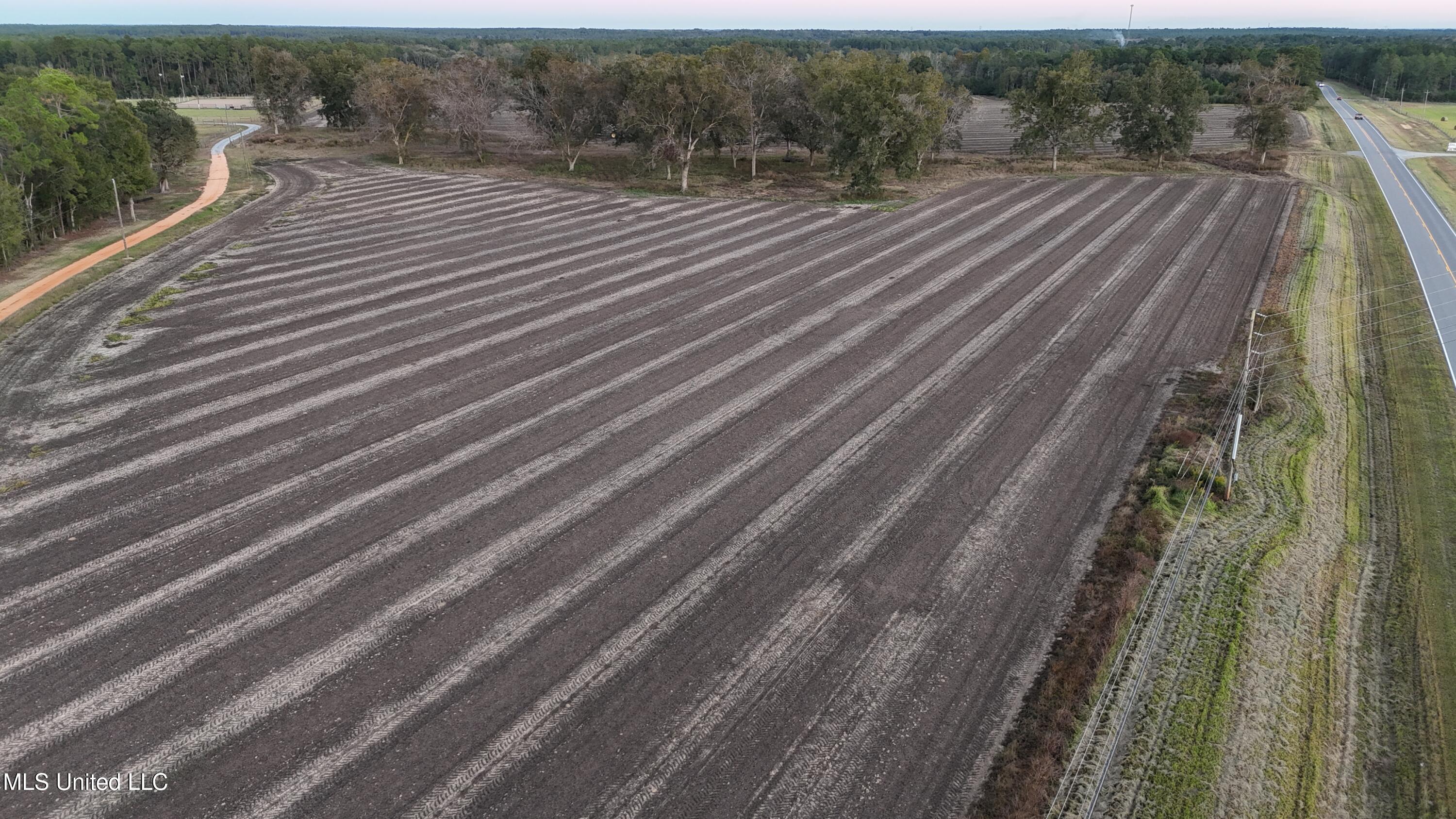 614 Highwy Moss Point Moss Point, MS 39562 - Photo 4 of 8 dji_fly_20251104_172514_0027_17623879965
