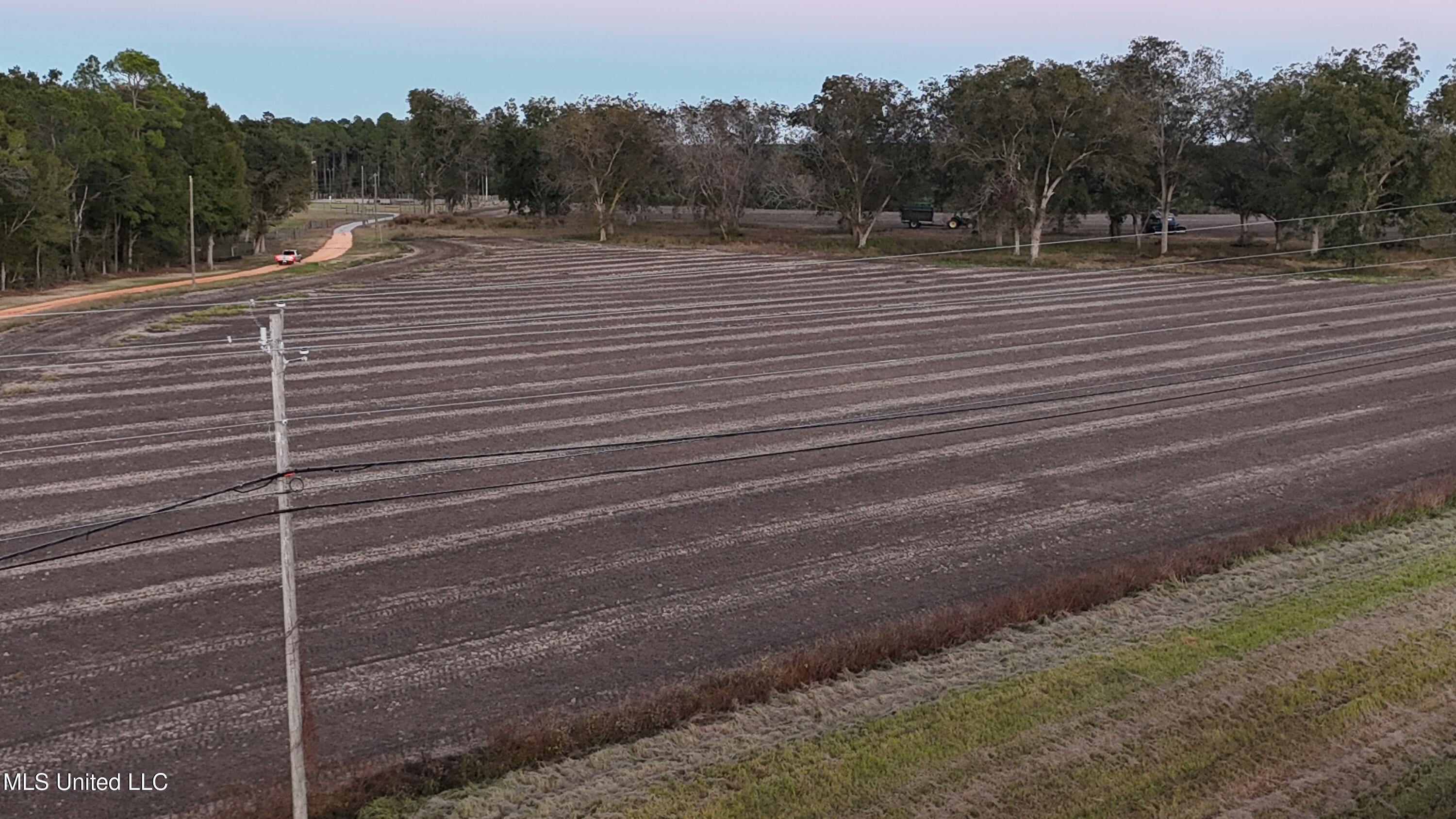 614 Highwy Moss Point Moss Point, MS 39562 - Photo 6 of 8 dji_fly_20251104_173048_0031_17623880337