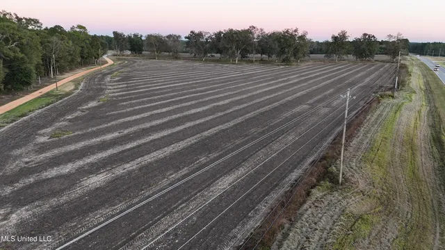 $74,900 | 614 Highwy Moss Point, Moss Point, MS 39562