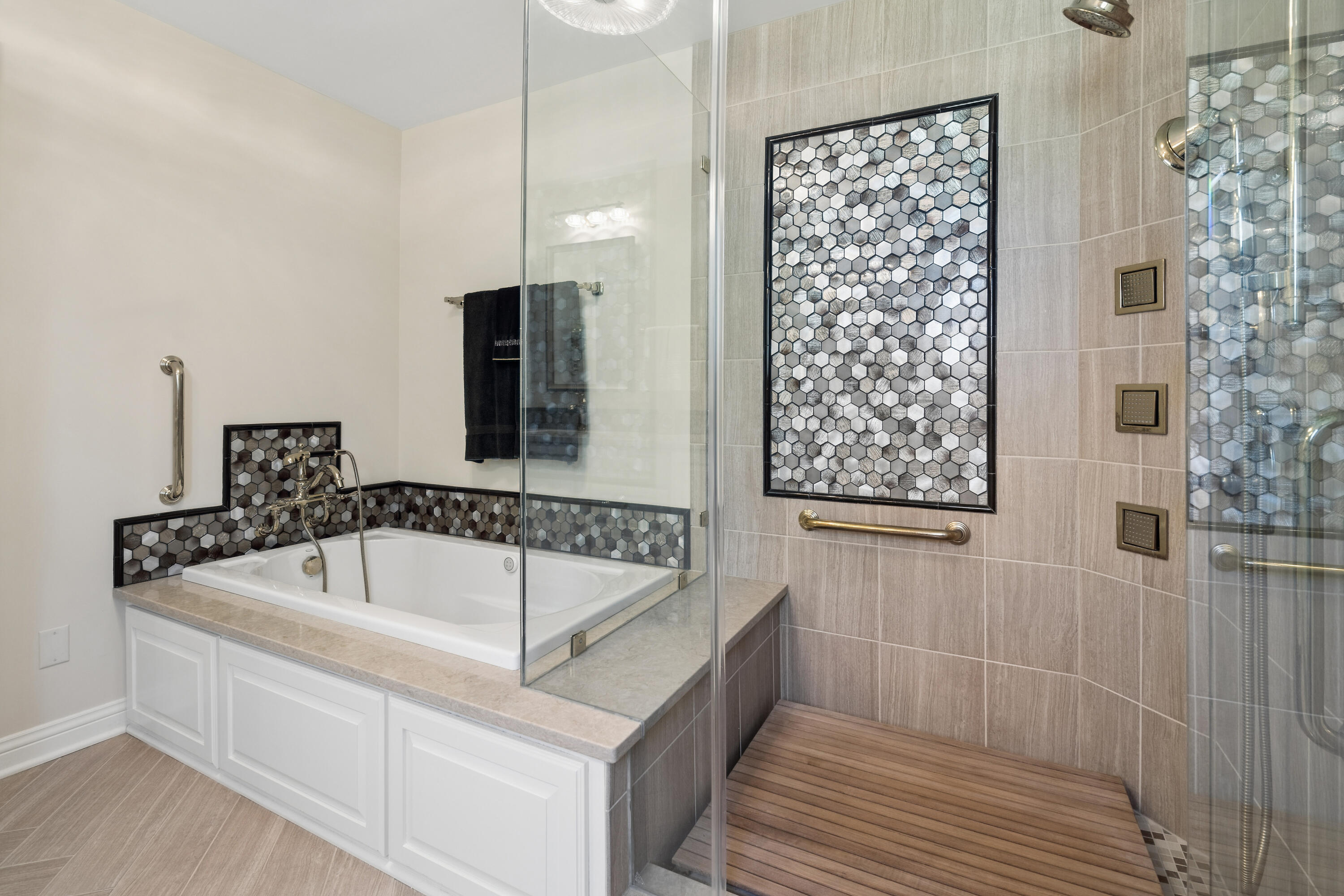 538 Pheasant Ridge Lane Fontana, WI 53125 - Photo 12 of 23 Primary bath w/whirlpool tub and