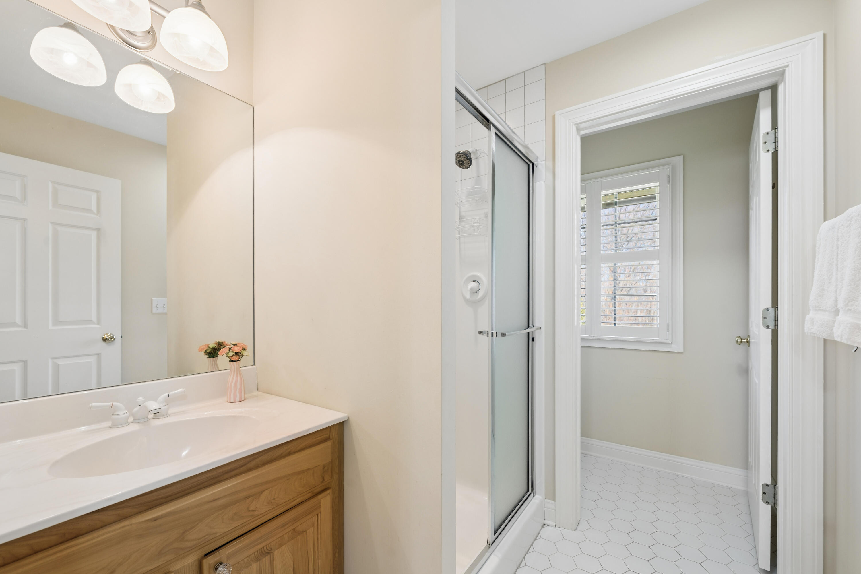 538 Pheasant Ridge Lane Fontana, WI 53125 - Photo 15 of 23 Upper Bath 1