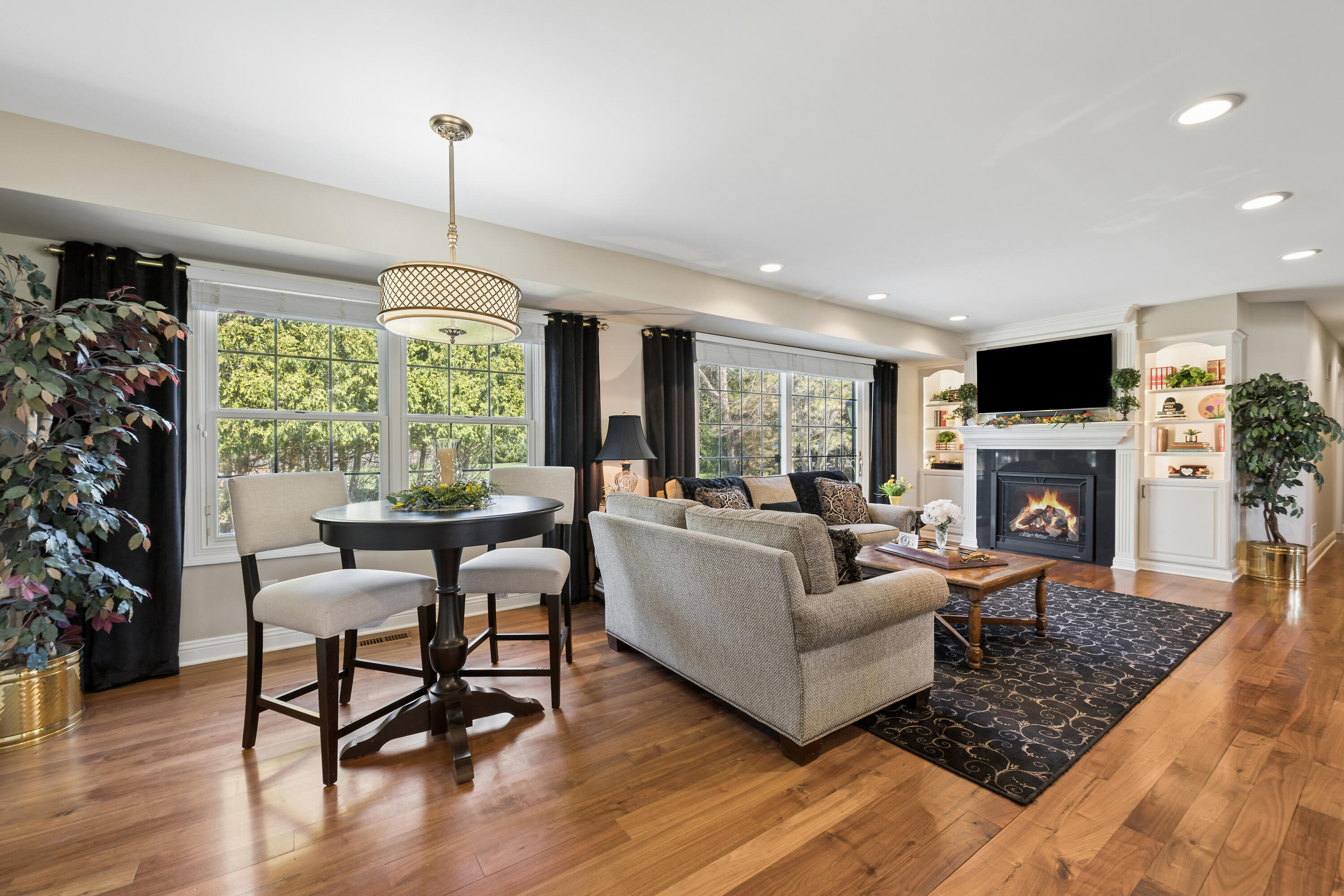 538 Pheasant Ridge Lane Fontana, WI 53125 - Photo 3 of 23 Casual dining area