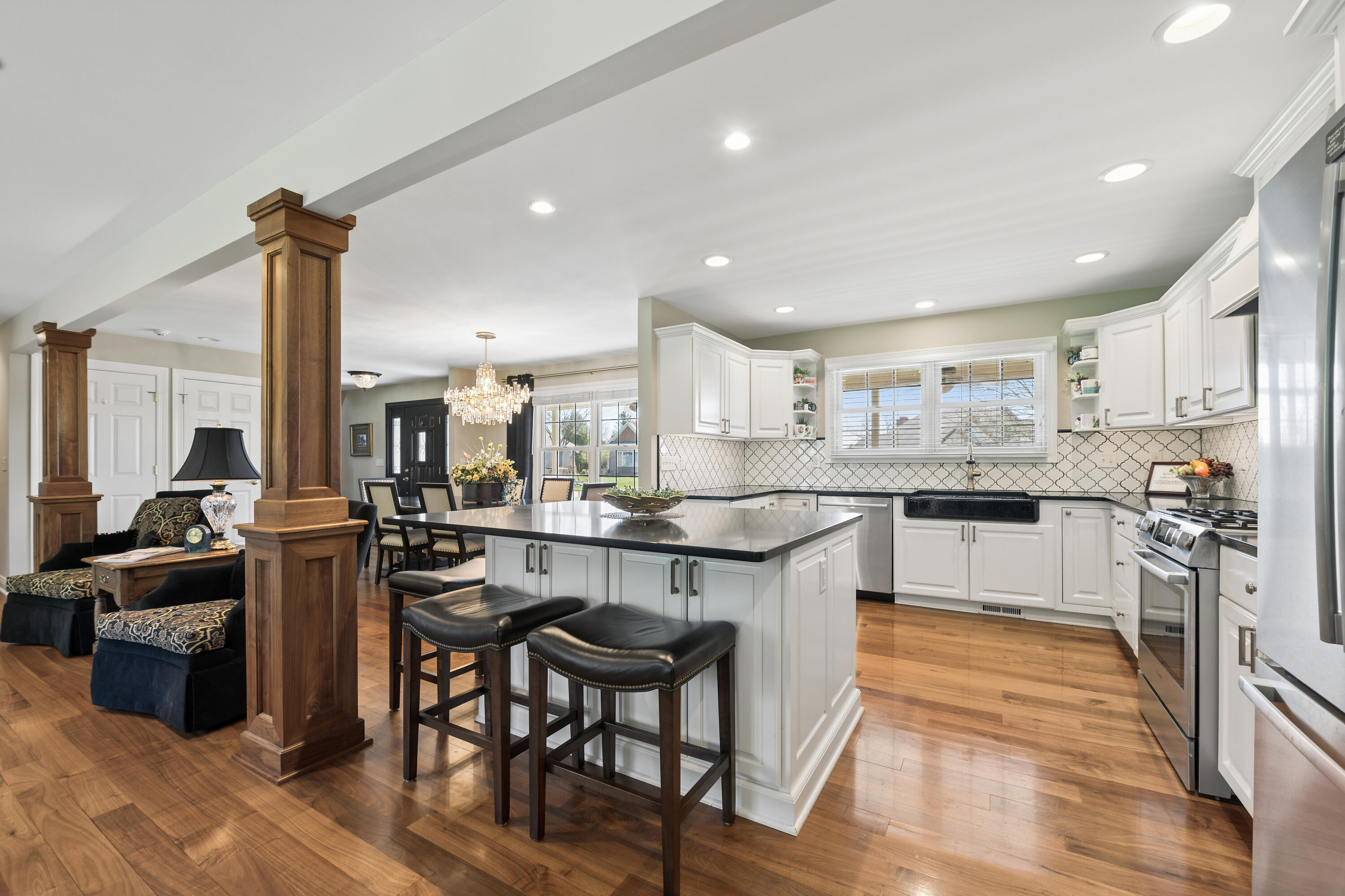 538 Pheasant Ridge Lane Fontana, WI 53125 - Photo 5 of 23 Kitchen w/ample island seating