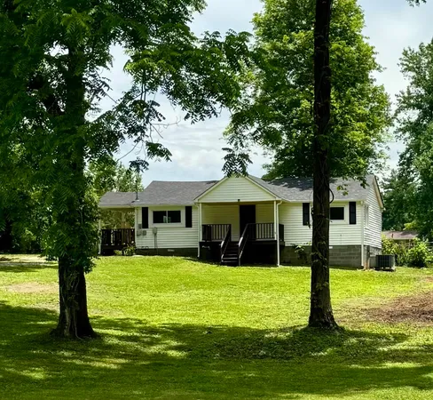 $1,850 | 206 College Street, Burns, TN 37029