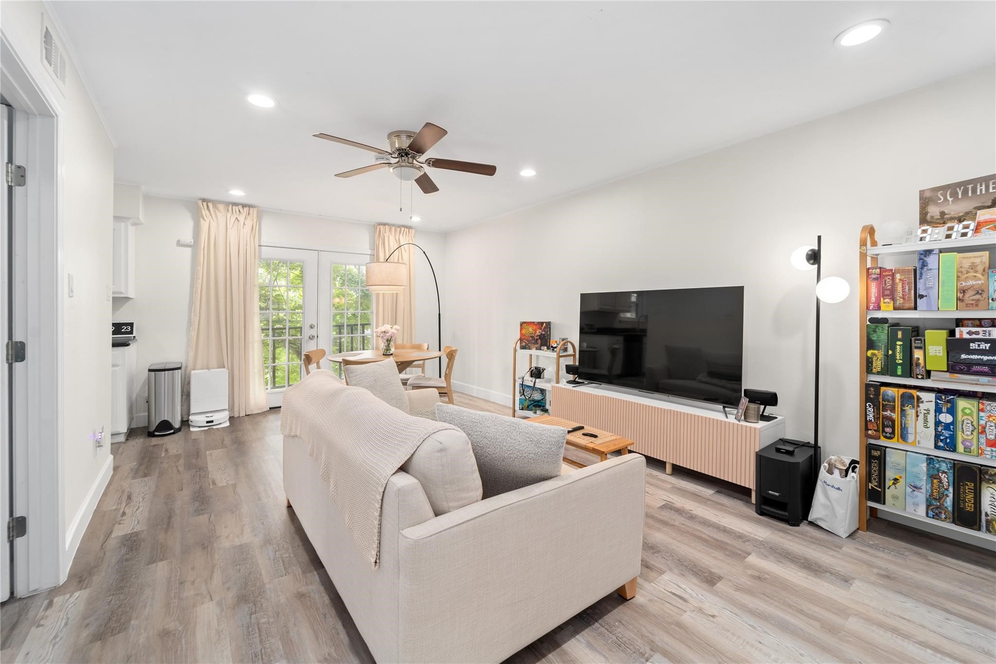 8223 Kingsbrook Road, Unit 212 Houston, TX 77024 - Photo 2 of 10 Gallery Image 2