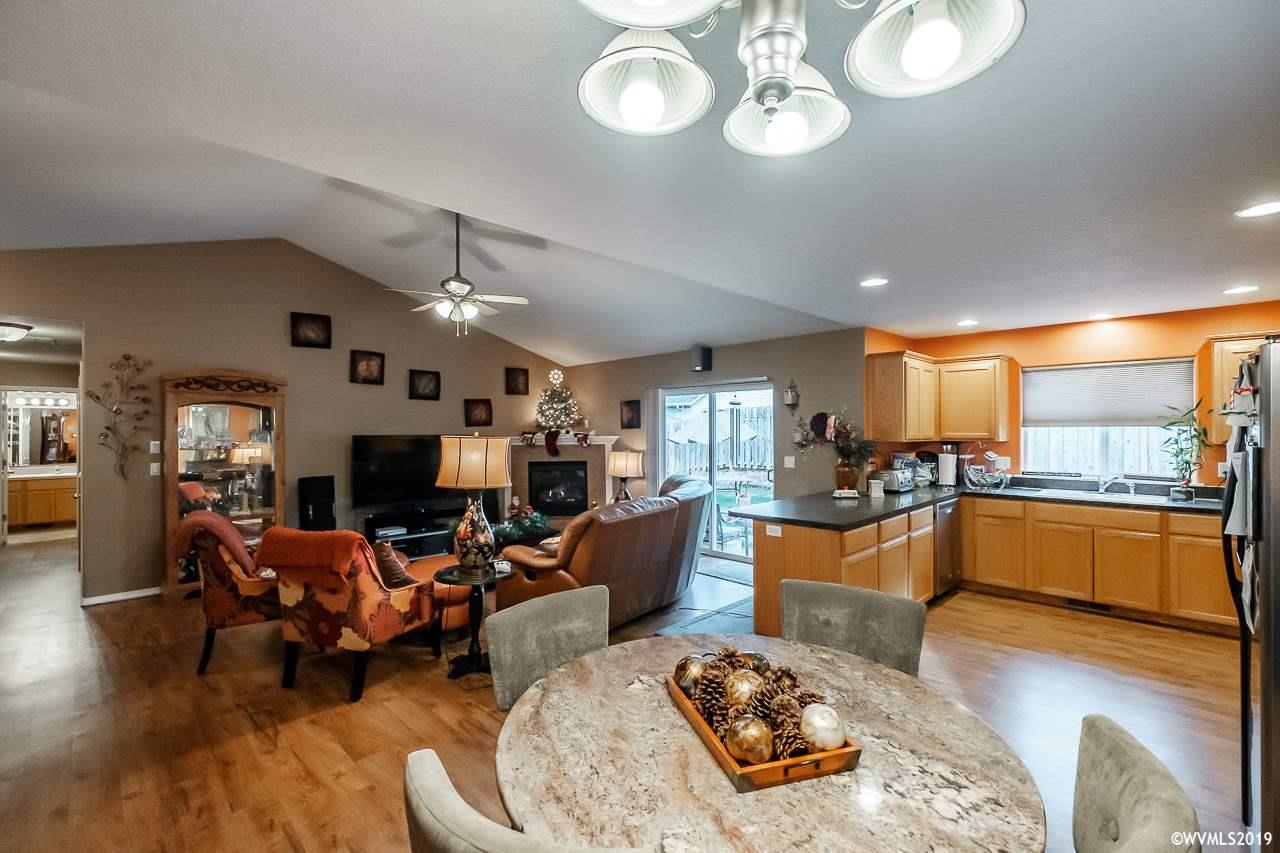 1679 Baxter Road Southeast Salem, OR 97306 - Photo 18 of 41 Gallery Image 18