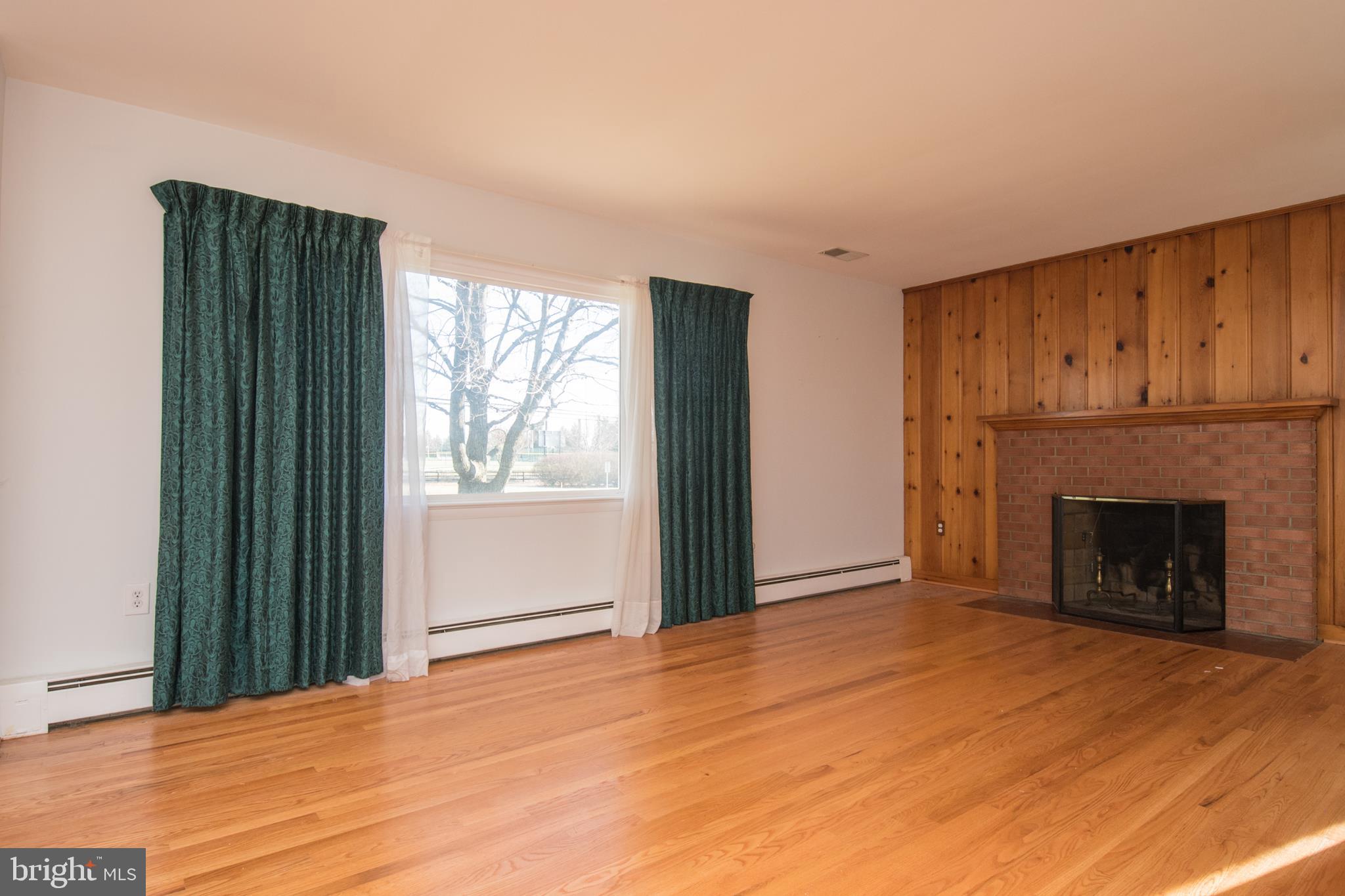 507 Evergreen Mills Road Leesburg, VA 20175 - Photo 7 of 43 Living Room Fireplace