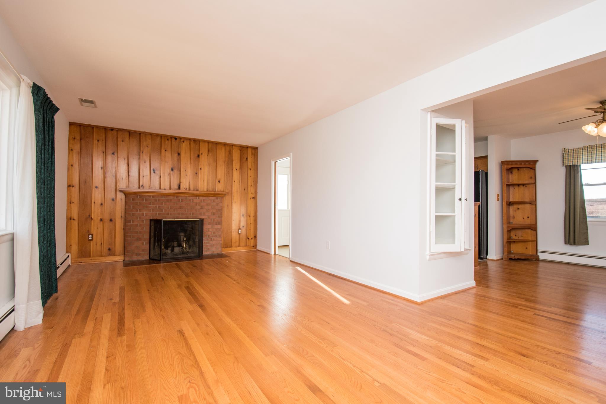 507 Evergreen Mills Road Leesburg, VA 20175 - Photo 9 of 43 Living Room Facing Fireplace