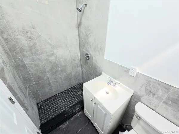 $3,000 | 56-46 Myrtle Avenue, Unit 3 | Ridgewood