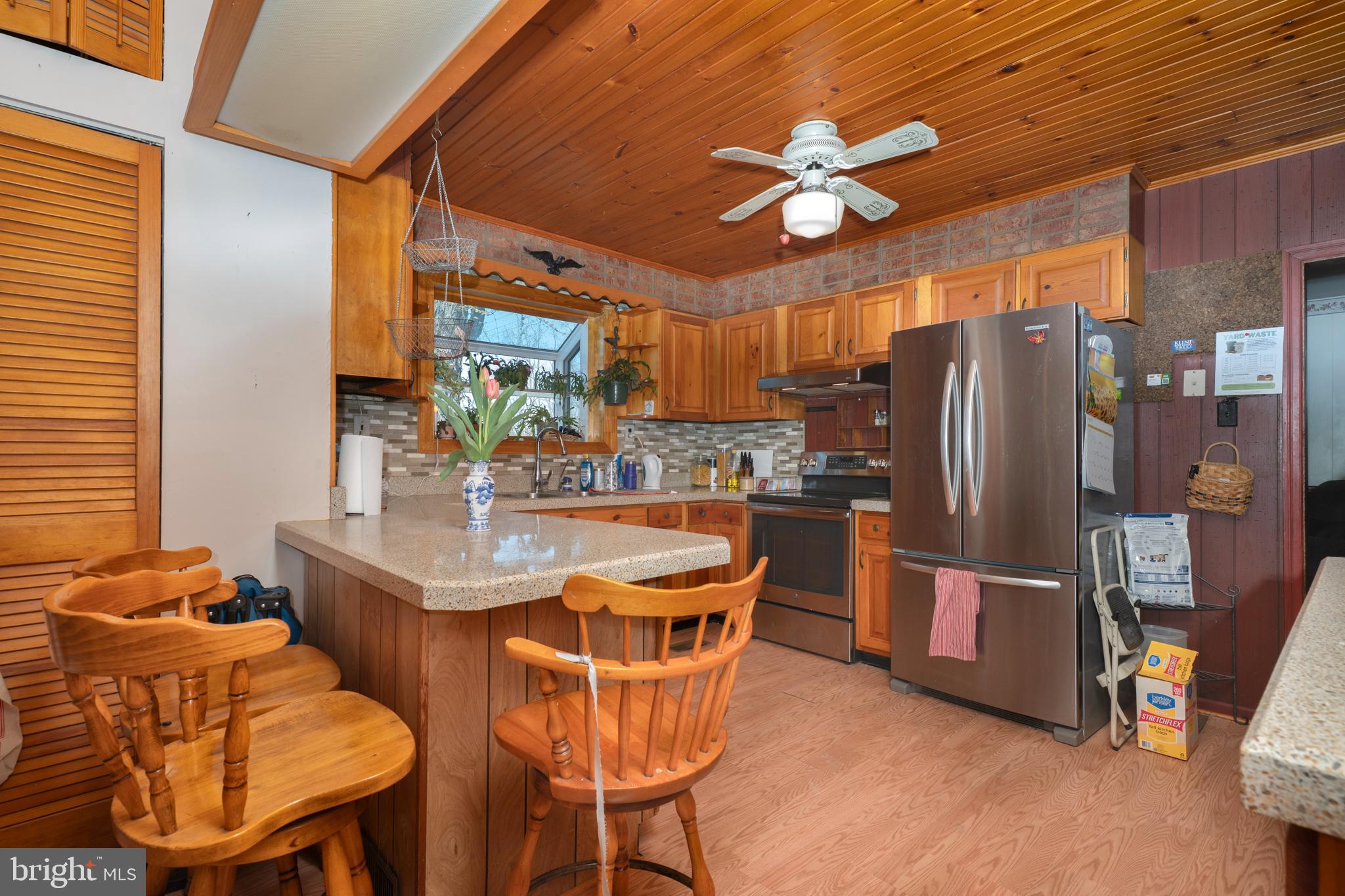 20 Cromby Road Phoenixville, PA 19460 - Photo 12 of 33 Country Kitchen, Upgraded Counters