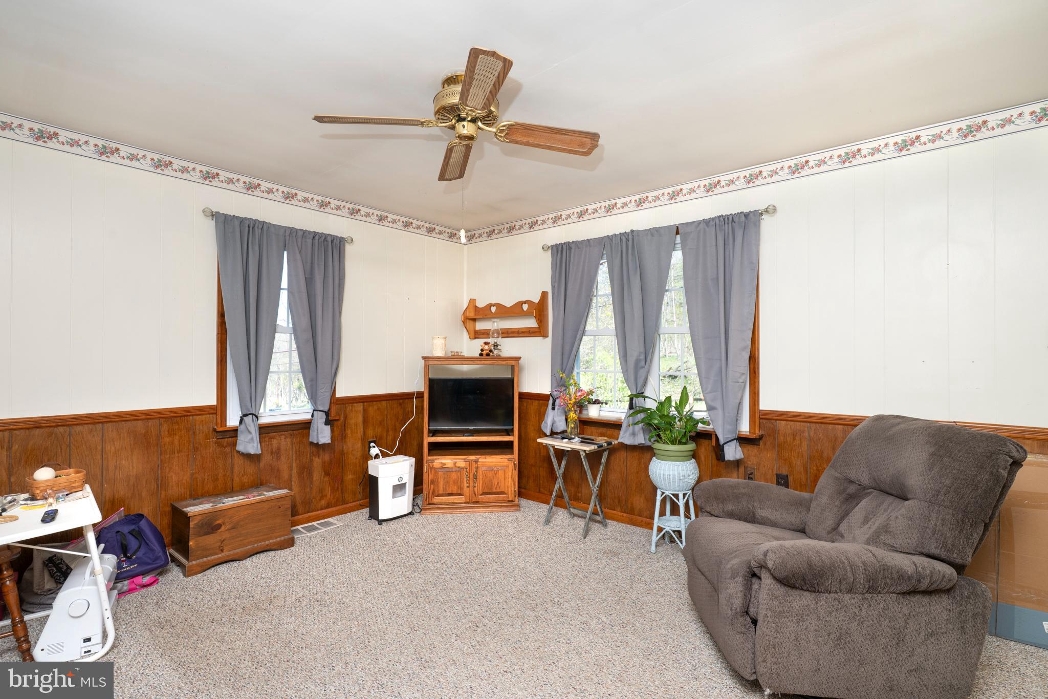 20 Cromby Road Phoenixville, PA 19460 - Photo 15 of 33 Living Room off the Kitchen