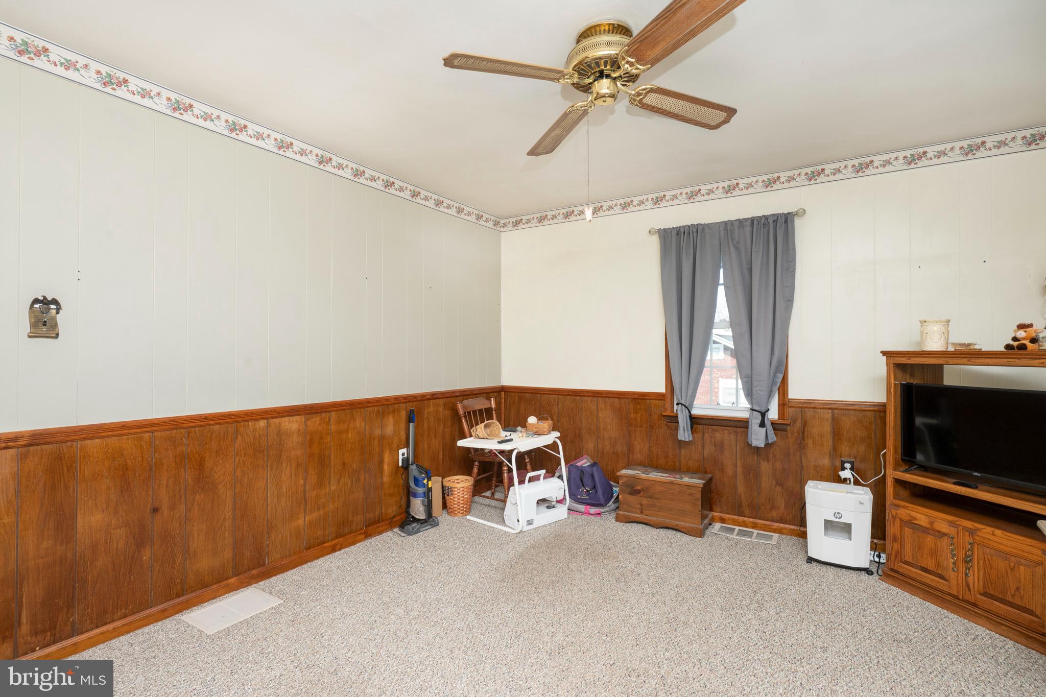 20 Cromby Road Phoenixville, PA 19460 - Photo 16 of 33 Living Room