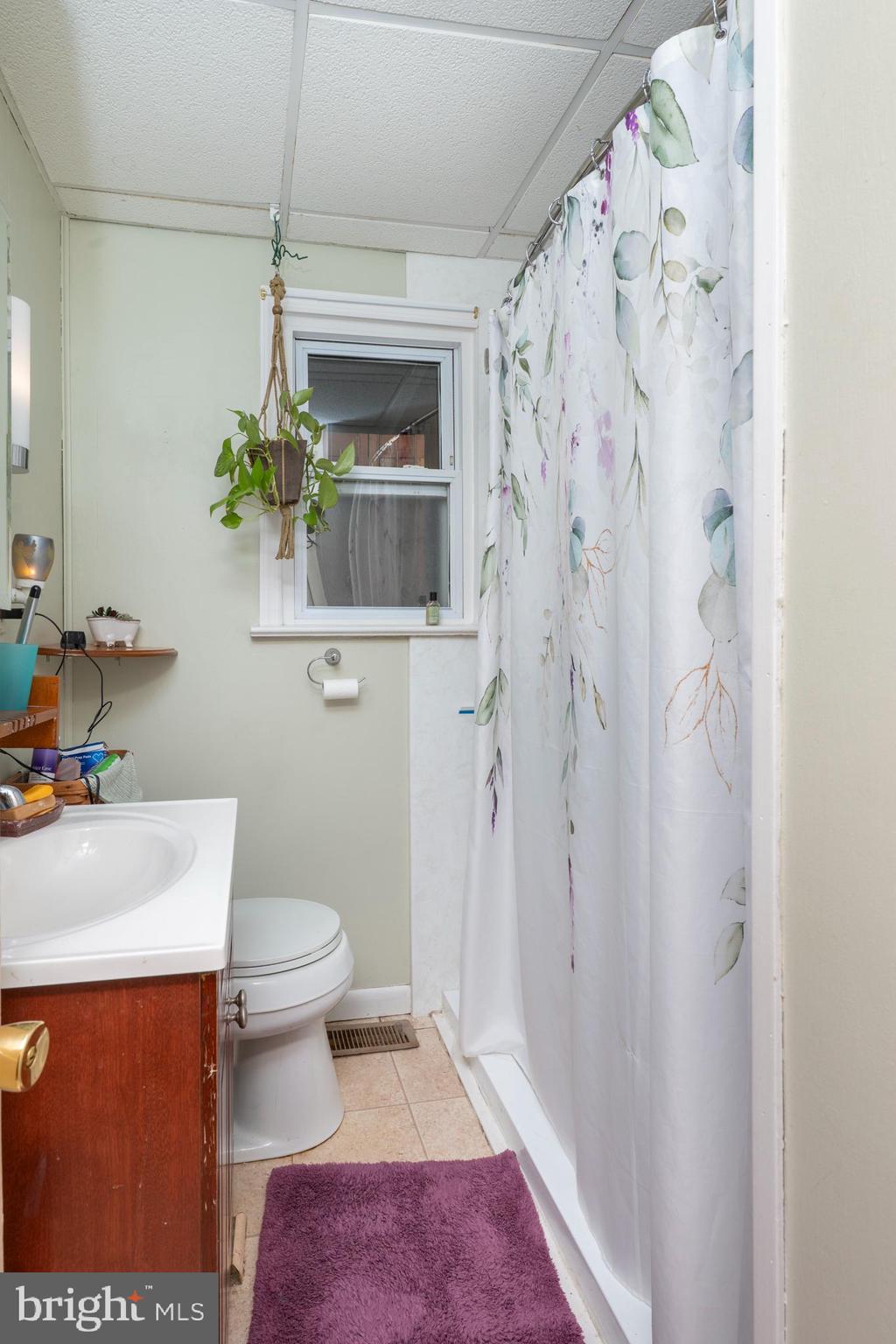20 Cromby Road Phoenixville, PA 19460 - Photo 21 of 33 Main Floor Full Bathroom