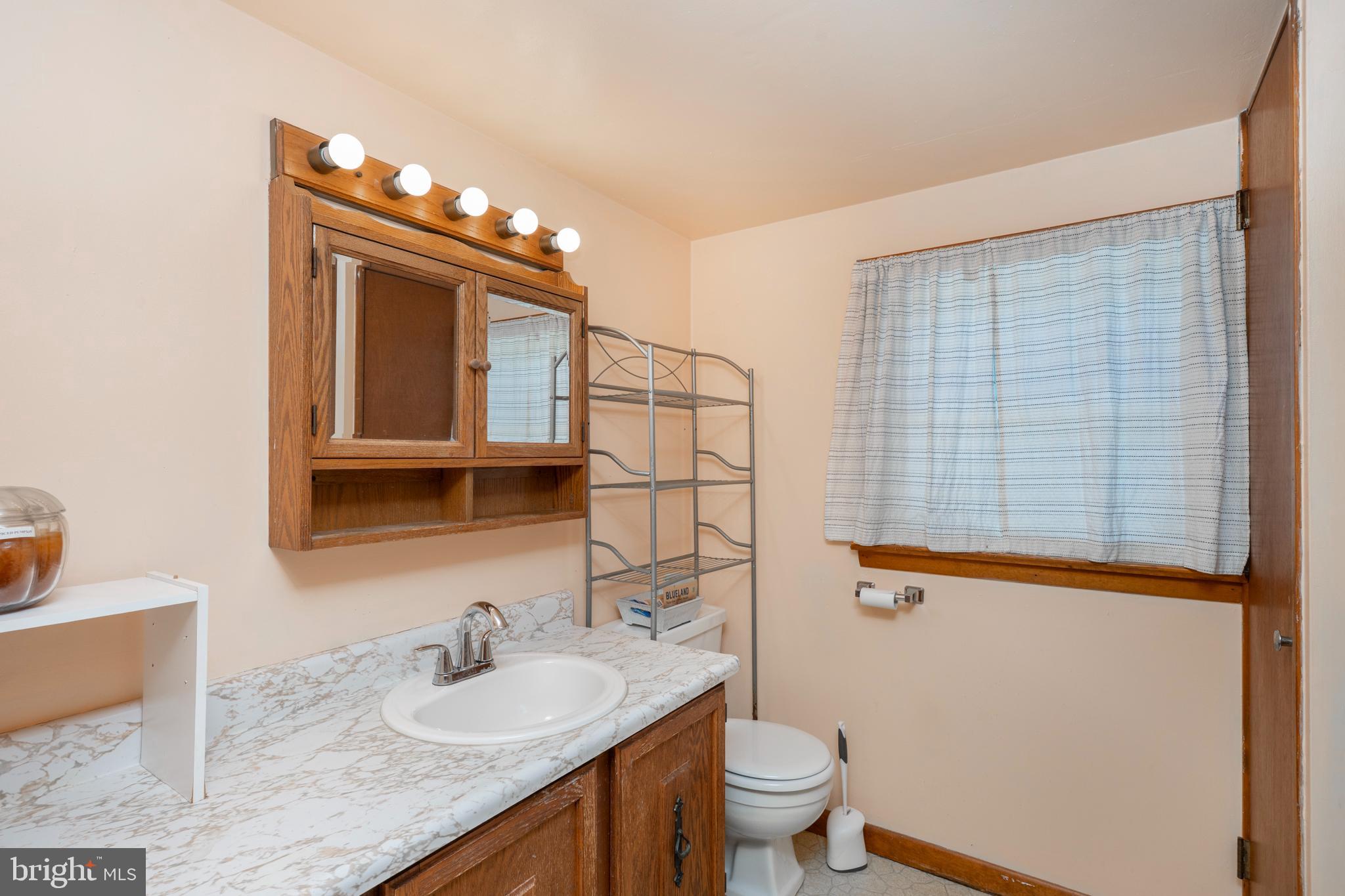 20 Cromby Road Phoenixville, PA 19460 - Photo 24 of 33 Full Bathroom, 2nd Floor