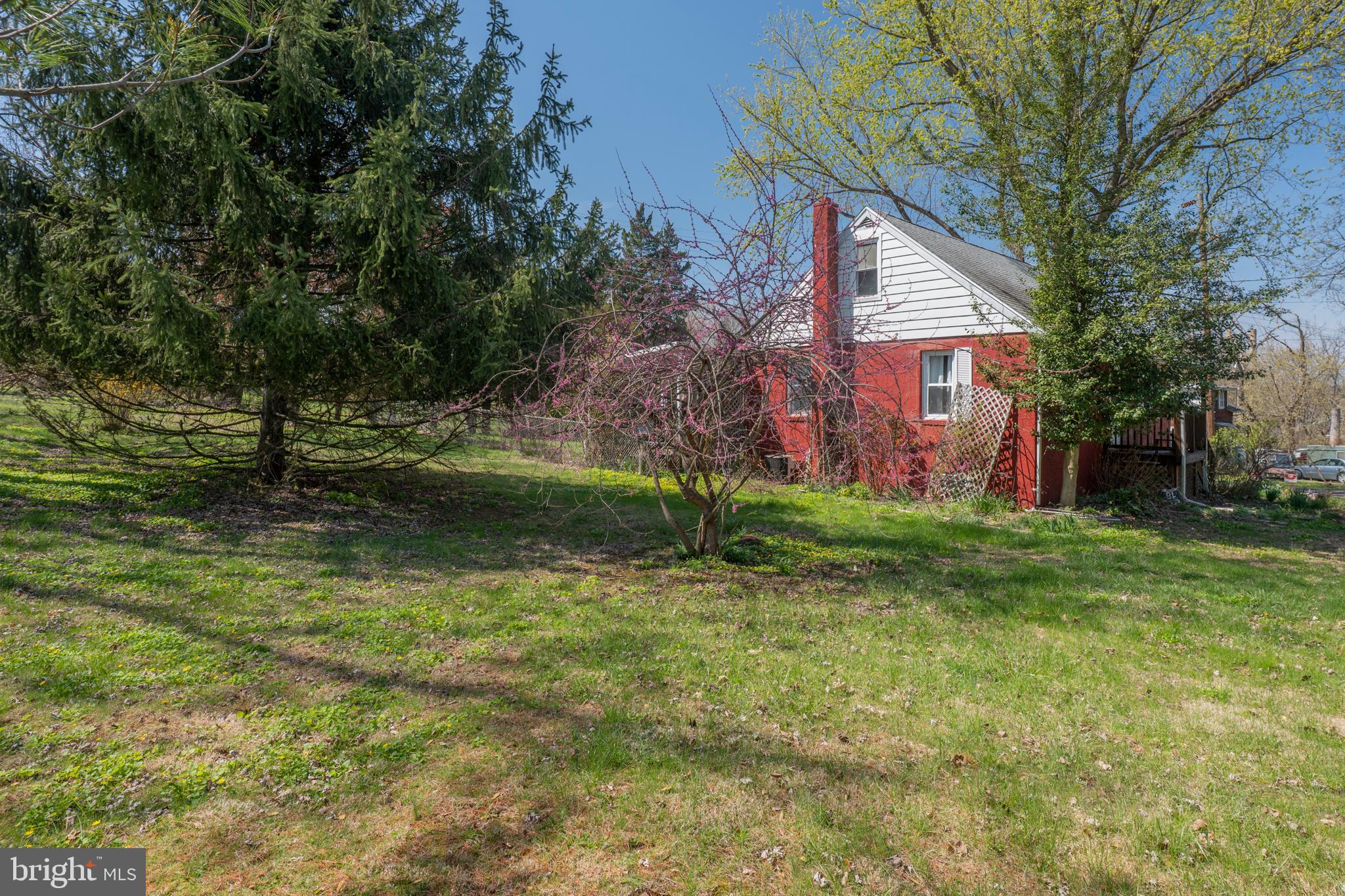 20 Cromby Road Phoenixville, PA 19460 - Photo 30 of 33 Side Yard