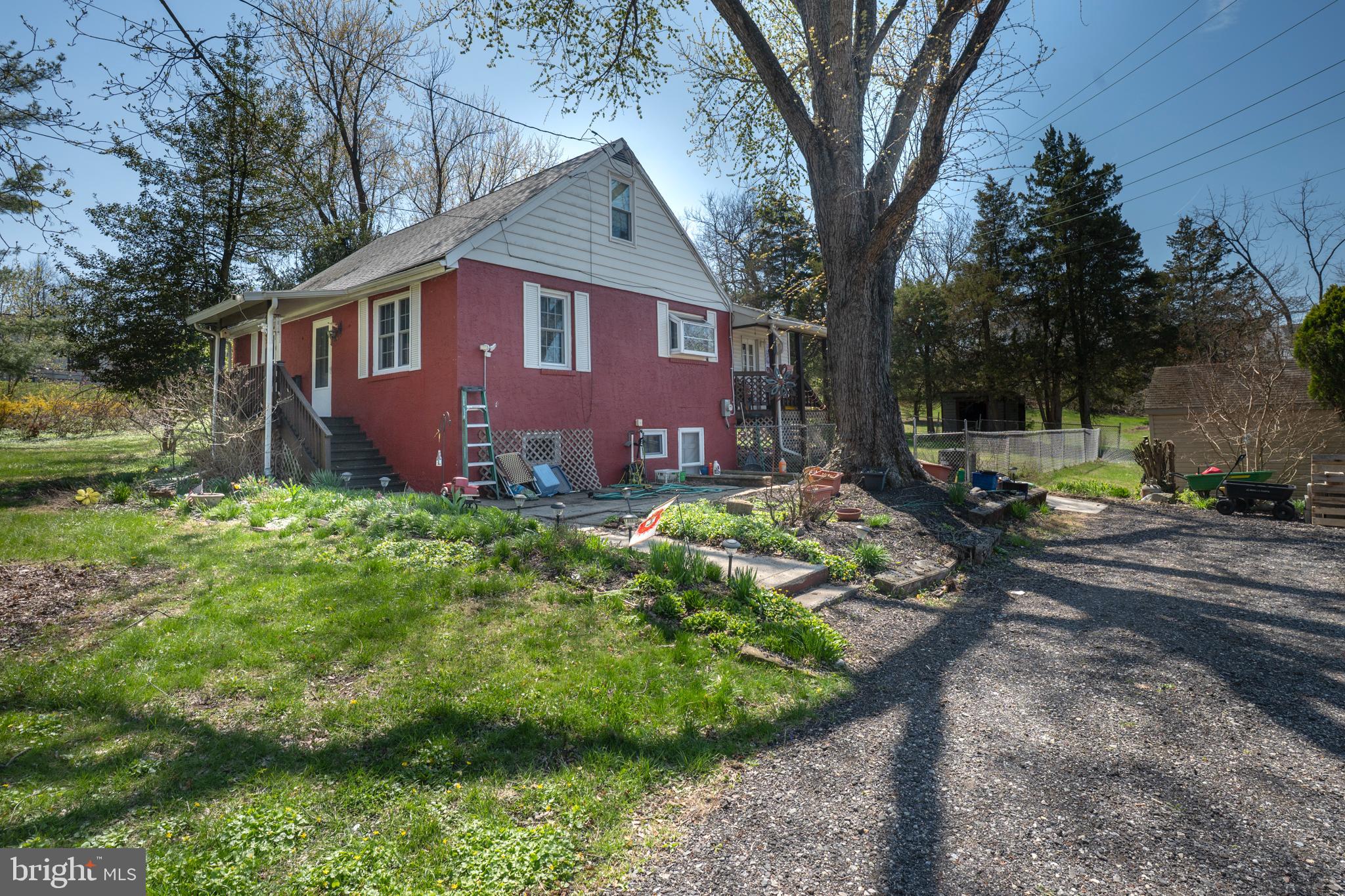 20 Cromby Road Phoenixville, PA 19460 - Photo 4 of 33 Large Driveway, Ample Parking, Side Patio