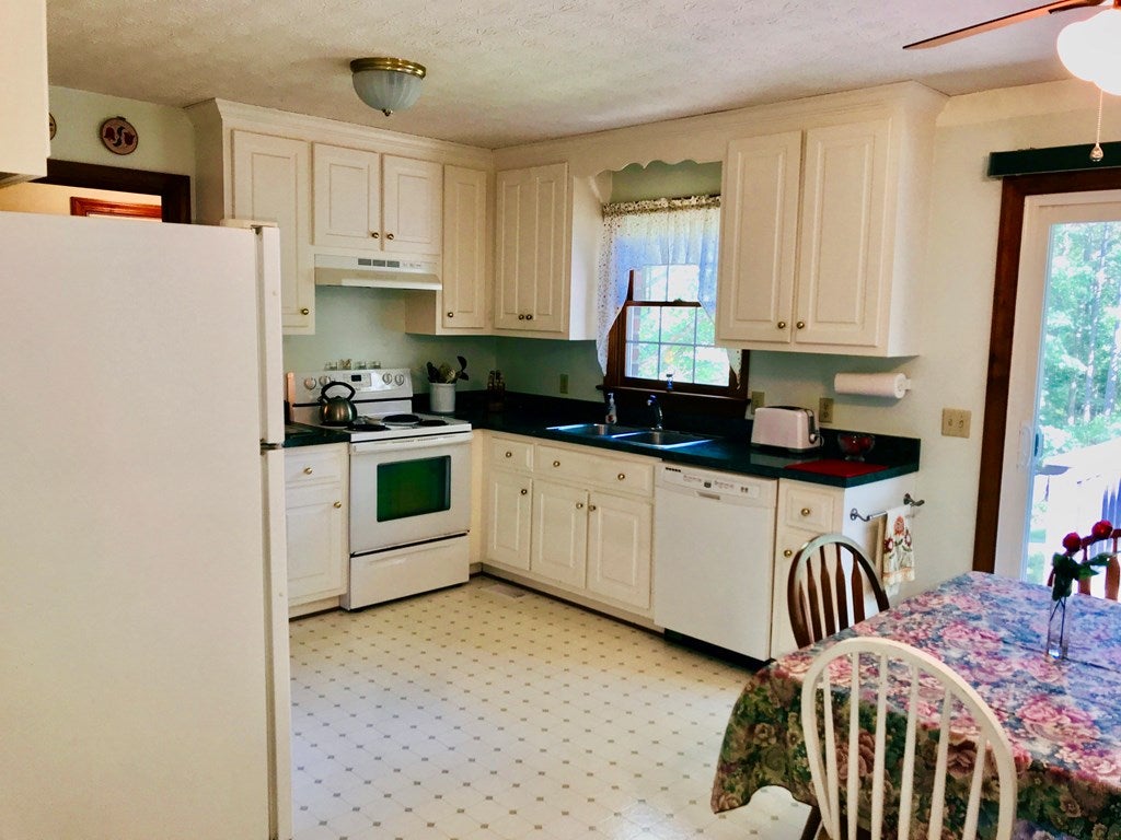 1192 Grape Lawn Road Burkeville, VA 23922 - Photo 18 of 30 Gallery Image 18
