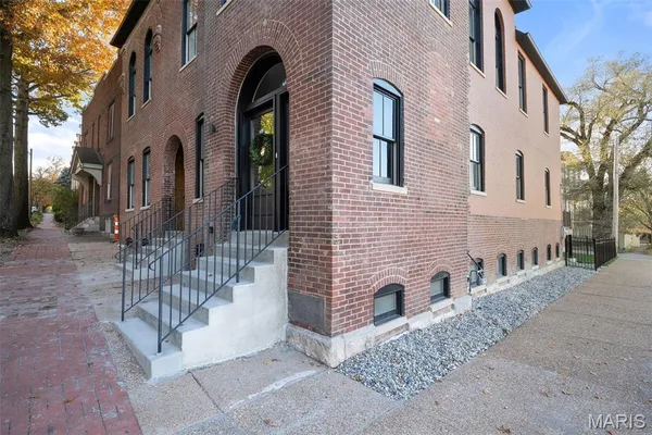 $795,000 | 1201 MacKay Place, St. Louis, MO 63104