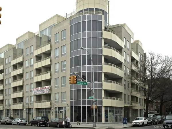 $2,800 | 132-03 Sanford Avenue, Unit 7E | Downtown Flushing
