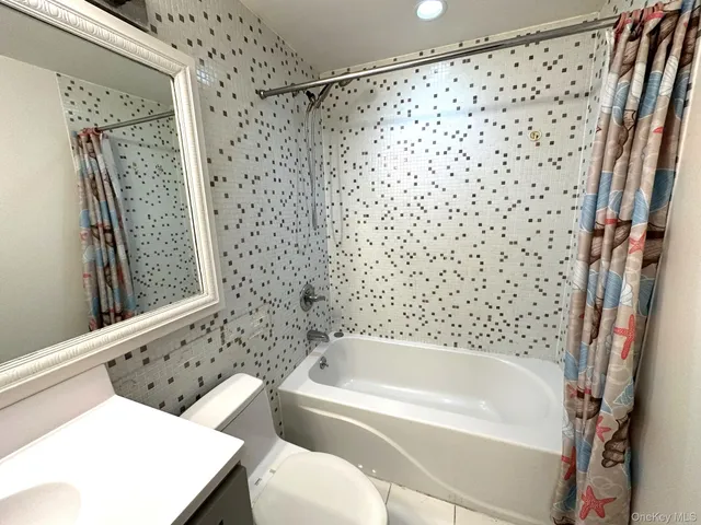 $2,800 | 132-03 Sanford Avenue, Unit 7E | Downtown Flushing