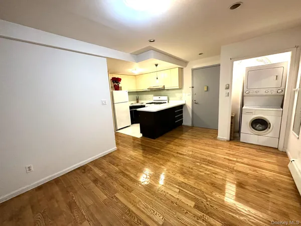 $2,800 | 132-03 Sanford Avenue, Unit 7E | Downtown Flushing