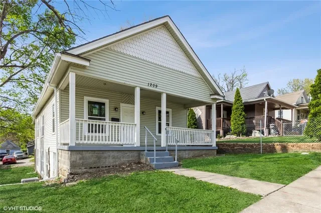 $130,000 | 1209 Lowell Avenue, Kansas City, KS 66102