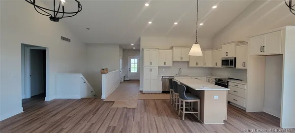 $569,900 | 118 Spangler Place, Jeffersonville, IN 47130