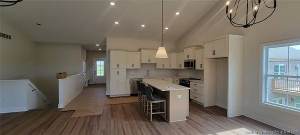 $569,900 | 118 Spangler Place, Jeffersonville, IN 47130