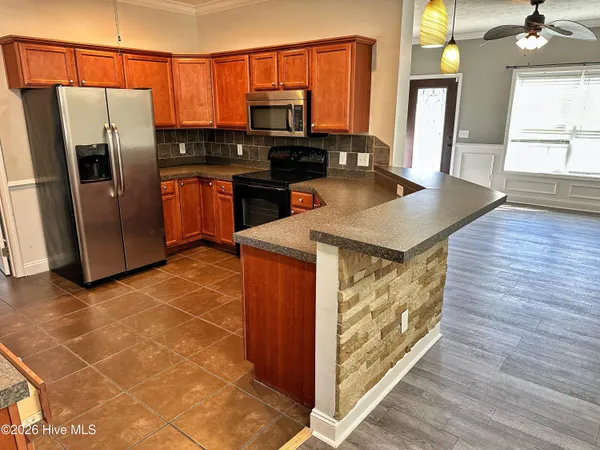 $2,600 | 103 Meadowview Road, Jacksonville, NC 28540